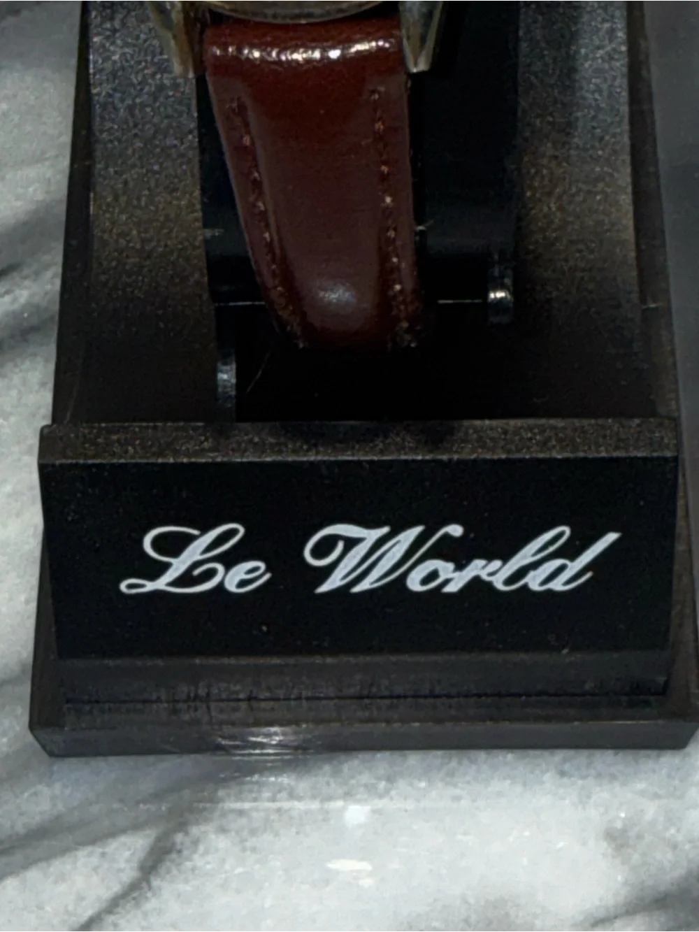 Vintage Disney Classic Mickey Mouse Pointing Hands Brown Band Watch W/Box MK1033